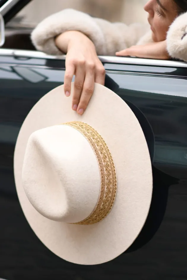 victor_chine_brode_0.webp Flash Sale Victor Chine Brode Chapeaux En Feutre