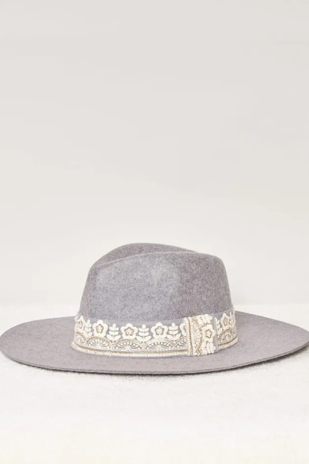 victor_galon_brode_fleurs_3-1.webp Store Victor Galon Brode Fleurs Chapeaux En Feutre