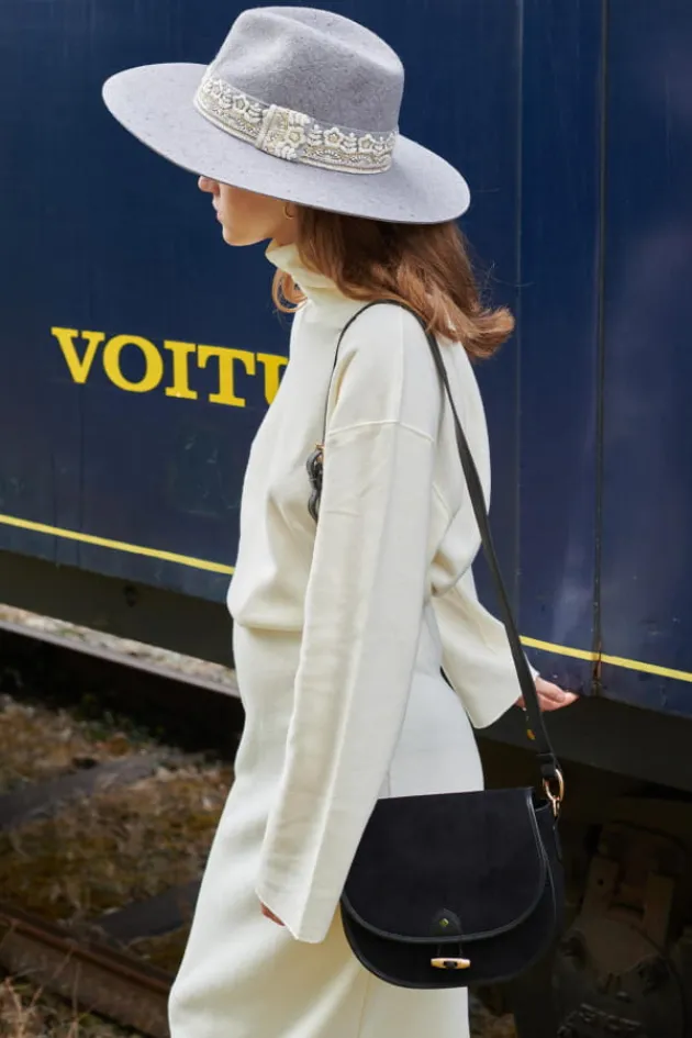 victor_galon_brode_fleurs_4-1.webp Store Victor Galon Brode Fleurs Chapeaux En Feutre