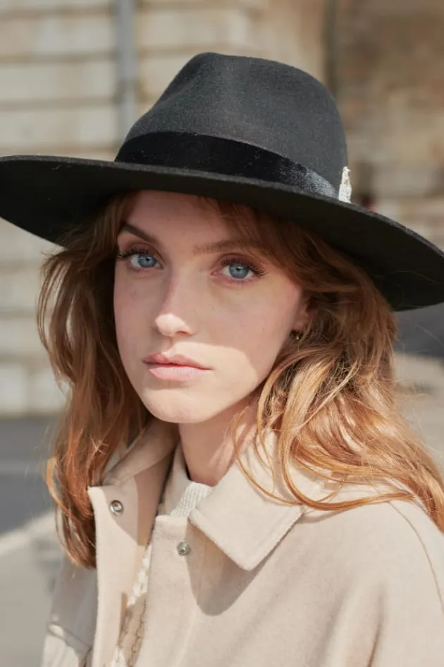 victor_galon_velours_et_p_0-2.webp Store Victor Galon Velours Et Patch Chapeaux En Feutre